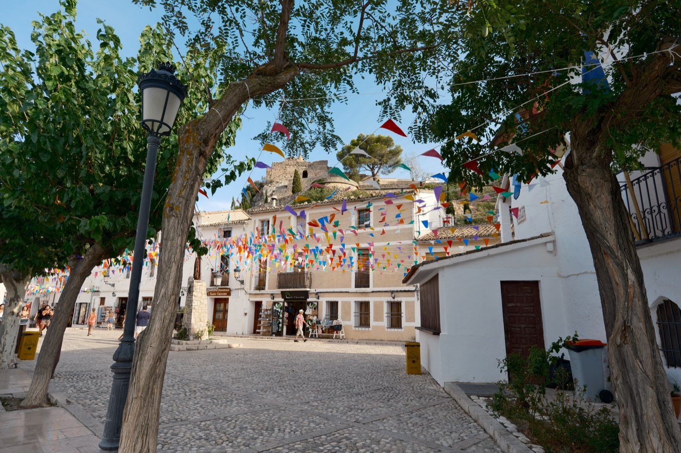 Guadalest mit Bergpanorama